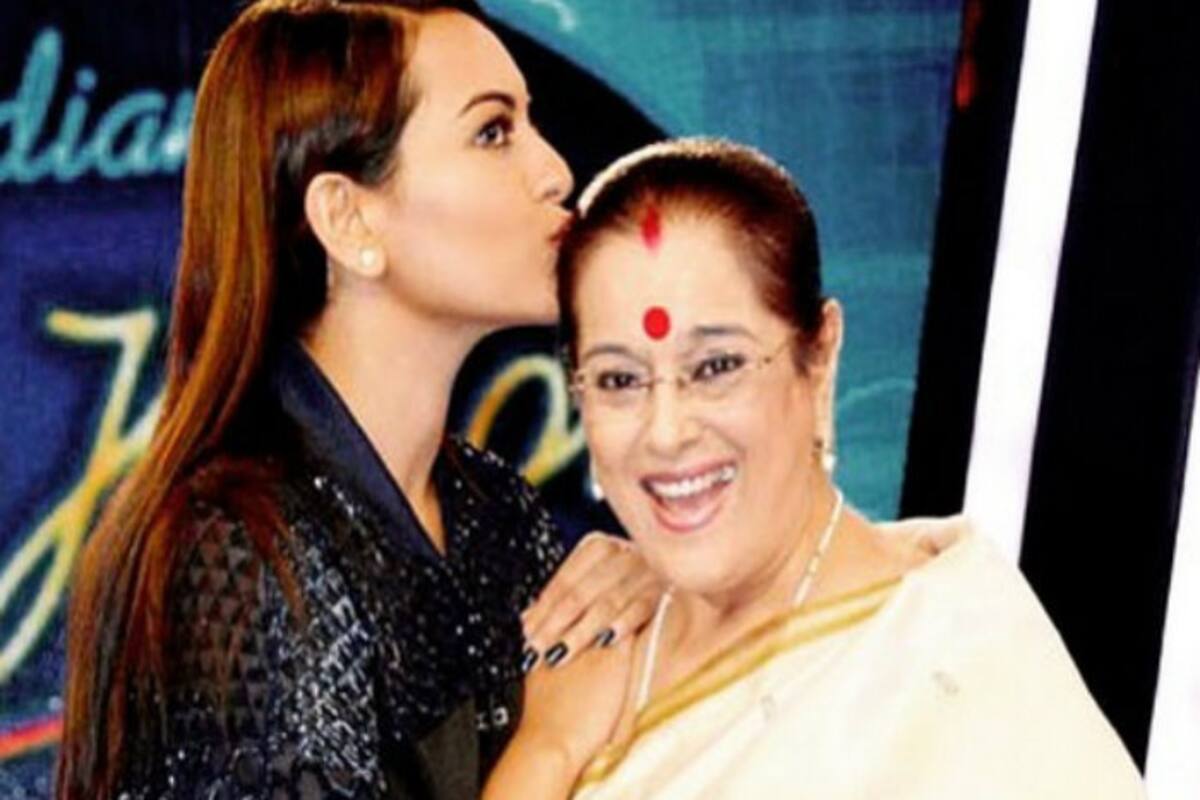 Sonakshi Saree Sex Video - Indian Idol Junior 2015: Sonakshi Sinha's aww moment with mom! | India.com