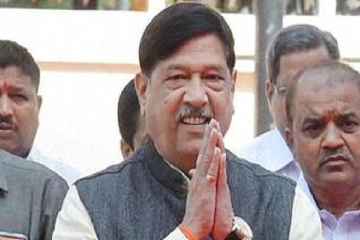1200px x 800px - BJP leader Girish Bapat confesses watching pornography to students! | India .com