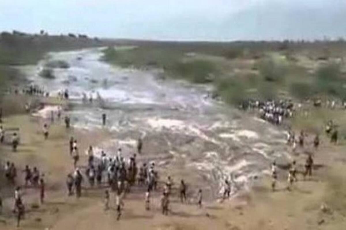 Kalavapalli River Begins Flow After Years Of Drought Locals Cry In Ecstasy India Com