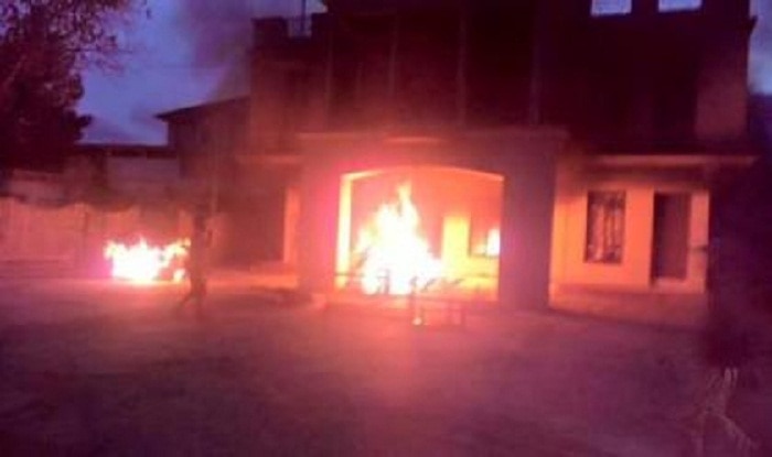 Agitated mob sets fire to houses of Manipur minister ...