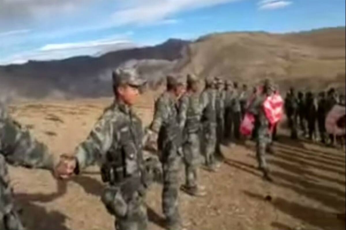 Chinese Soldiers Try To Enter Indian Territory Forcefully Indian Army Response Will Make You Proud Video India Com Border security force is the full form of bsf.