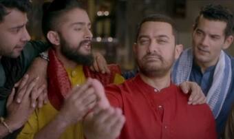Aamir Khan makes fun of Shah Rukh Khan and his DDLJ line 'Palat' in  Snapdeal ad (Watch video) 