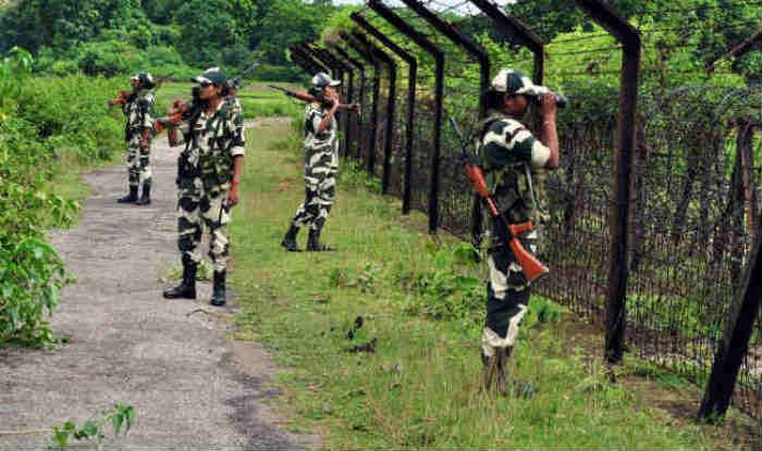 BSF seizes 15 kg heroin along Pakistan border in Punjab | India.com