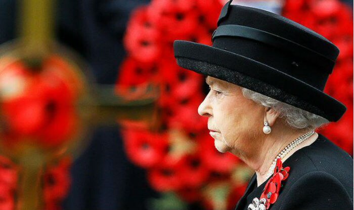 Britain’s Queen Elizabeth leads silent tribute to war dead | India.com
