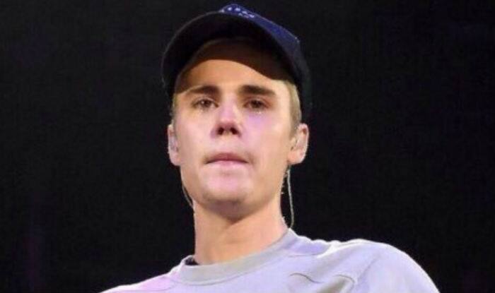 Justin Bieber bursts into tears onstage