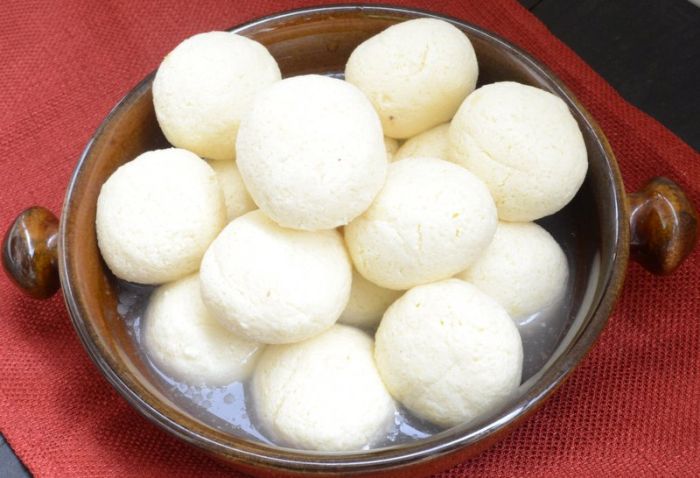 This Festive Season, Immunity-boosting Rasgullas Are a Big Hit Among Customers in Ranchi