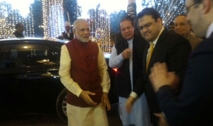 Narendra modi visits nawaz sharif's home, attends his grand-daughter's wedding