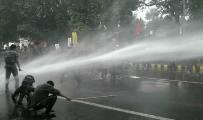 Occupy ugc protest turns violent, students injured in lathi-charge by police