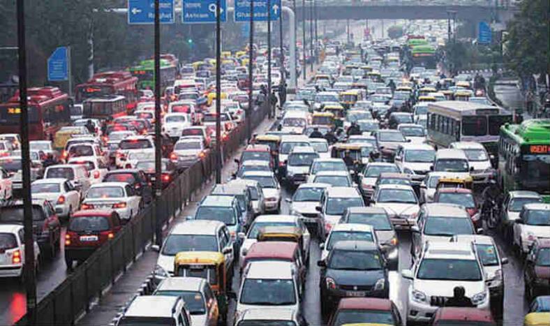 Arterial roads in Delhi remain clogged | India.com