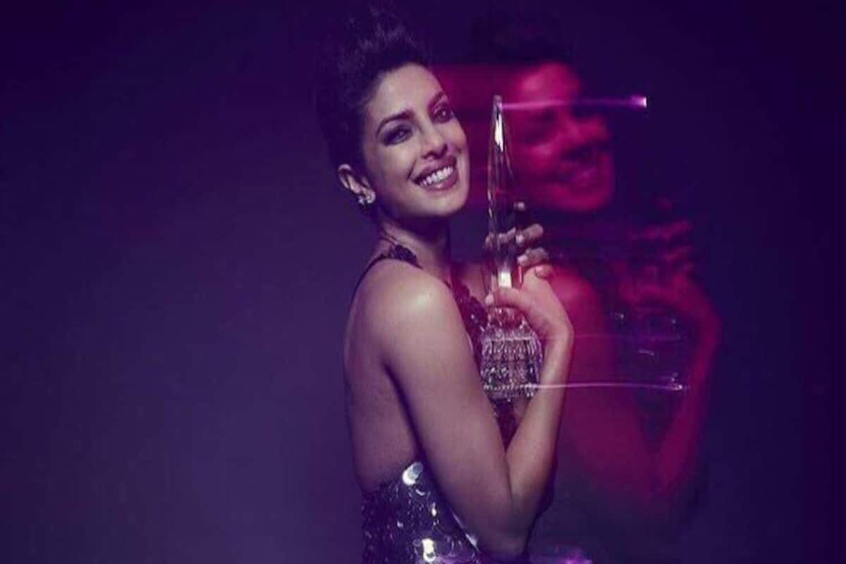 Xxx Aniska Sharma - Priyanka Chopra Makes History as First Indian to win People's Choice Award