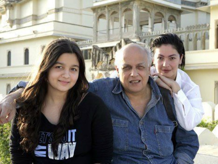 Mahesh-Bhatt-with-his-daughters-Alia-Bhatt-Pooja-Bhatt