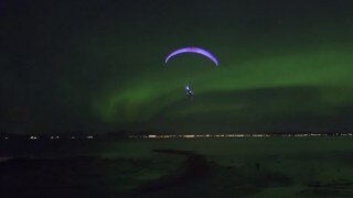 Paraglide flight through Aurora Borealis is breathtakingly beautiful! (Watch video) Paraglide flight through Aurora Borealis is breathtakingly beautiful! (Watch video)