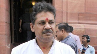 Darbhanga bjp mp Kirti Azad threats officers during inspection of flood effected area | …तर सरकारी ऑफीस जाळेन, अधिकाऱ्यांची नग्न धिंड काढेन: भाजप खासदाराची धमकी Darbhanga bjp mp Kirti Azad threats officers during inspection of flood effected area | …तर सरकारी ऑफीस जाळेन, अधिकाऱ्यांची नग्न धिंड काढेन: भाजप खासदाराची धमकी