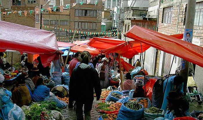 Plane Hits Market In Bolivia 4 Aboard Dead 3 Vendors Hurt India