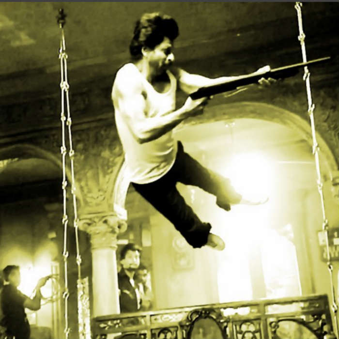 Shah Rukh Khan in Raees: Check out SRK perform dangerous stunts without safety!
