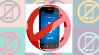 This Absurd Cellphone Ban Restricts Indian Women From Using the Technology This Absurd Cellphone Ban Restricts Indian Women From Using the Technology