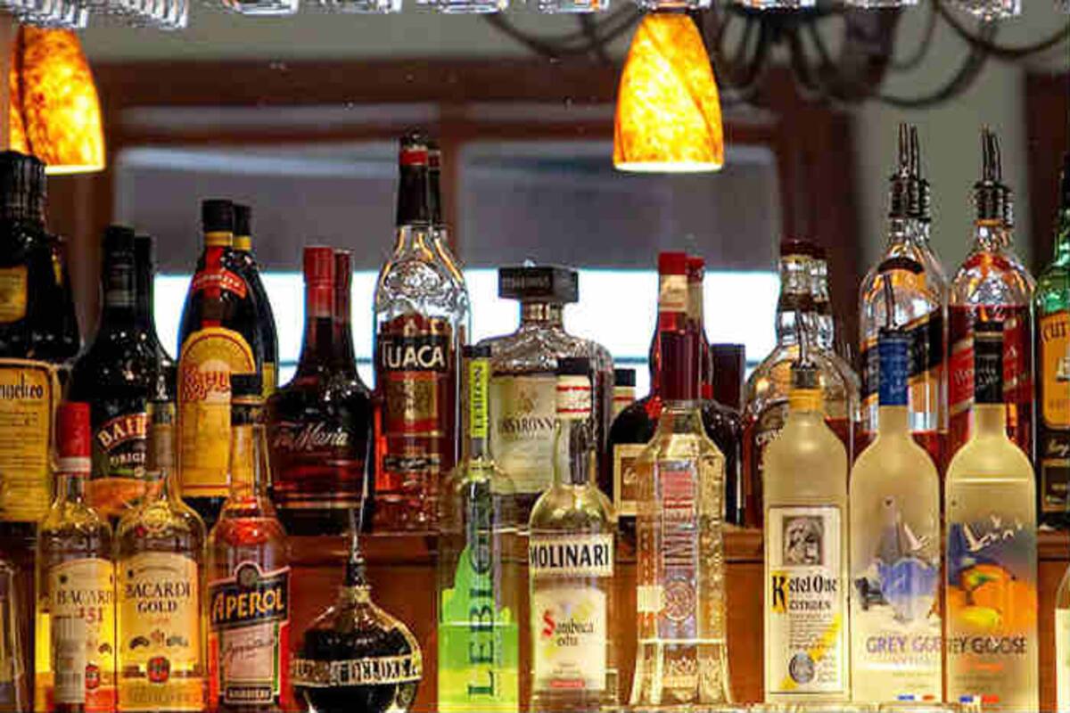 Good News For Liquor Lovers Maharashtra Allows Home Delivery Of Alcohol To Avoid Crowding