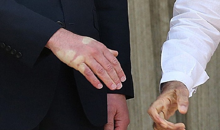 PM Narendra Modi’s powerful tea-seller handshake leaves palm-print on ...