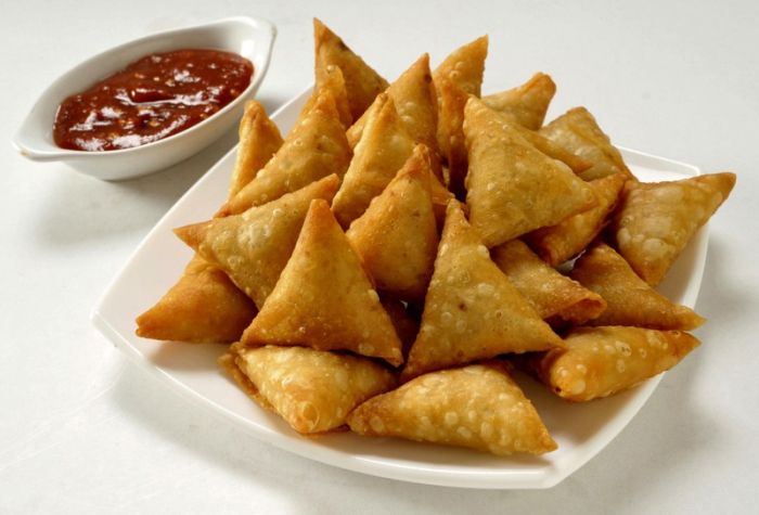 Bizarre! Man Shoves Whole Samosa up his Rectum to Sneak it into His Prison Cell