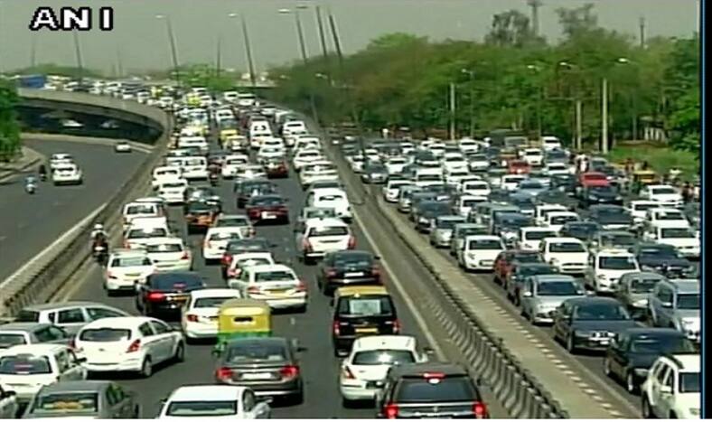 Delhi NCR Traffic Alert: गणतंत्र दिवस परेड के पूर्वाभ्यास से पहले दिल्ली यातायात पुलिस ने जारी किया अलर्ट, इन रास्तों में जानें से बचें