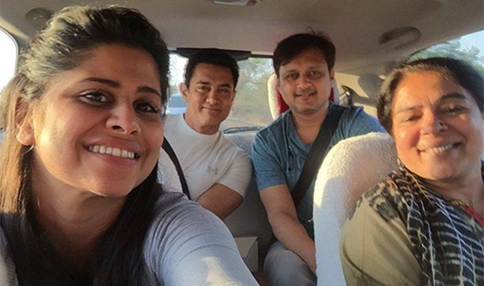aamir khan with sai tamhankar sunil barve and reema lagoo