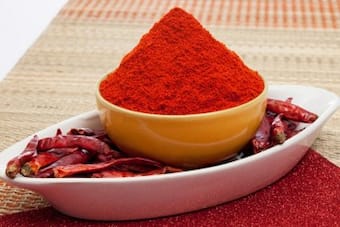 Lal Mirch Powder Purity: ऐसे पहचानें, बाजार से लाया लाल म‍िर्च पाउडर असली  है या मिलावटी