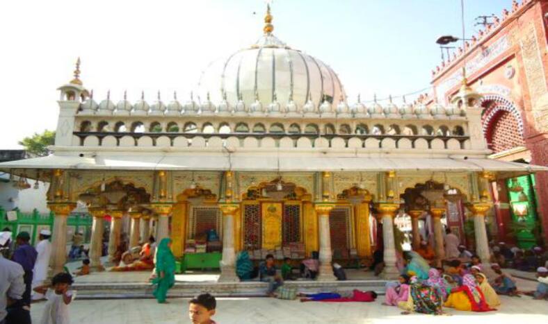 7 Incredible Religious Places in Delhi to Stimulate Your Spiritual Appetite