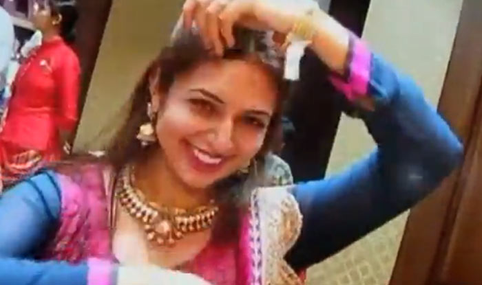 Exclusive: Divyanka Tripathi Overwhelmed by Gifts from Fans On Her Birthday  | Part 1 - video Dailymotion