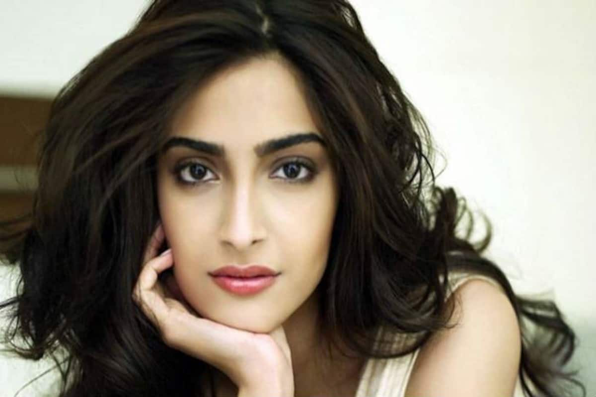 1200px x 800px - OMG! Is Sonam Kapoor planning to join Hollywood? | India.com
