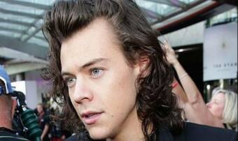Harry Styles reveals his new short hair Harry Styles reveals his new short hair