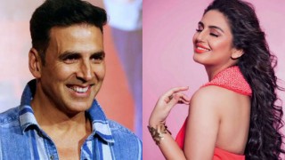 Akshay Kumar and Huma Qureshi shooting Jolly LLB 2 in Lucknow | अक्षय कुमार पर फ़िदा हुईं हुमा कुरैशी, लखनऊ स्टेशन पर किया आदाब Akshay Kumar and Huma Qureshi shooting Jolly LLB 2 in Lucknow | अक्षय कुमार पर फ़िदा हुईं हुमा कुरैशी, लखनऊ स्टेशन पर किया आदाब