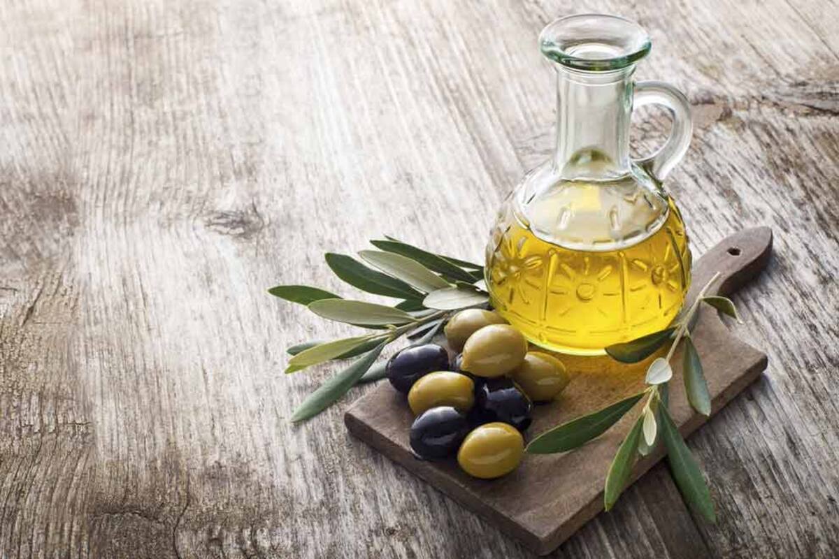 Benefits of olive oil for hair ag | बालों को ये 5 फायदे पहुंचाता है ऑलिव  ऑयल - Latest News & Updates in Hindi at  Hindi