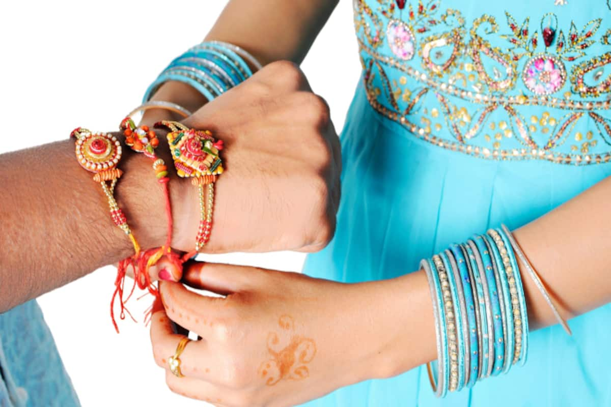 Happy Raksha Bandhan 2018: Best WhatsApp And Facebook Messages, Quotes, DP,  Rakhi images, Raksha Bandhan eCards And Greetings | India.com