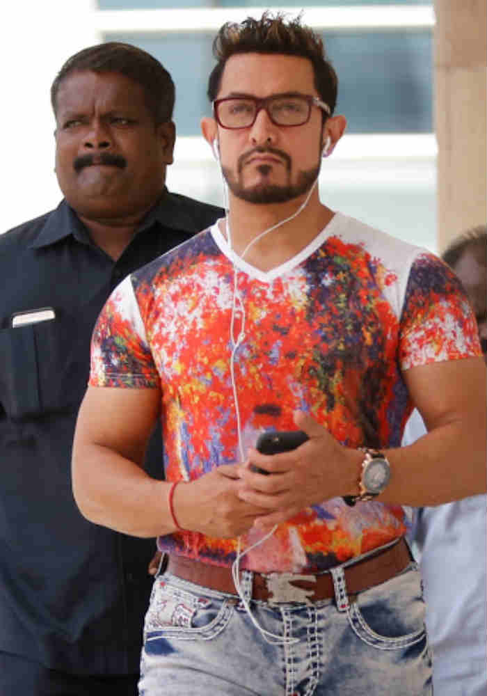Aamir Khan's Secret Superstar: Mr perfectionist rocks spiky hairstyle &  goatee in Monali Thakur starrer Secret Superstar! 