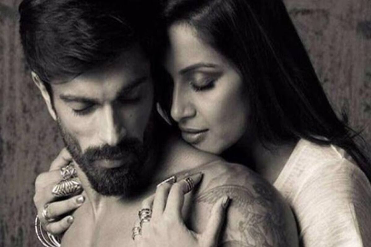 Bipasha Basu Porn - Bipasha Basu & Karan Singh Grover share super SEXY picture to celebrate  their 'monkeyversary' | India.com