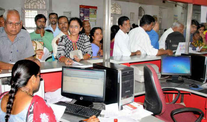 Elderly man dies in Kolkata after spending night in bank queue | India.com