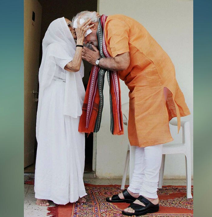 Narendra Modi and Heeraben Modi1