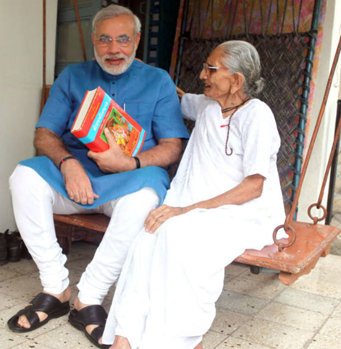 Narendra Modi and Heeraben Modi12345