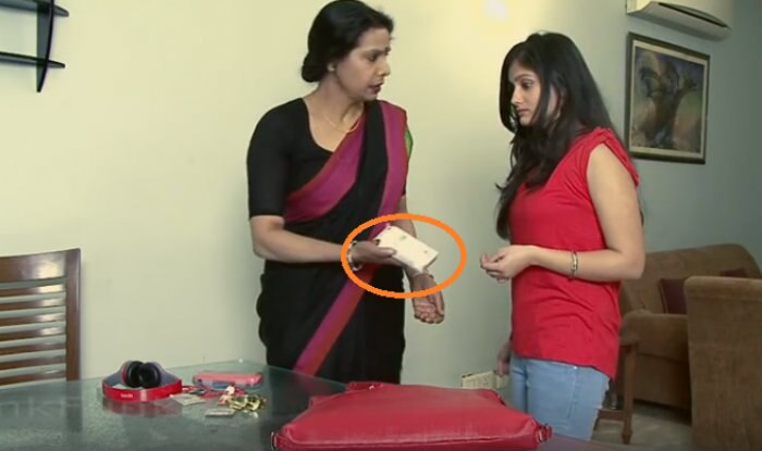 बेटी के बैग में कॉन्डम देख मां के उड़े होश: देखें वीडियो
