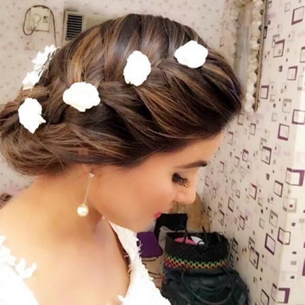 Yeh Rishta Kya Kehlata Hai actress Hina Khan is giving her fans brand new hair  styling goals! 