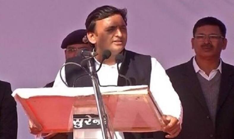 Uttar Pradesh Assembly Election 2017: Akhilesh Yadav releases his own parallel list of 235 candidates defying father Mulayam's announcement