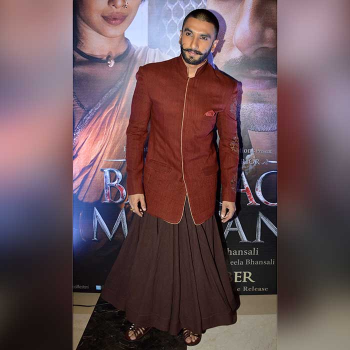 OMFG! Ranveer Singh’s Eye Popping Outfit Is Outrageously INSANE And We ...