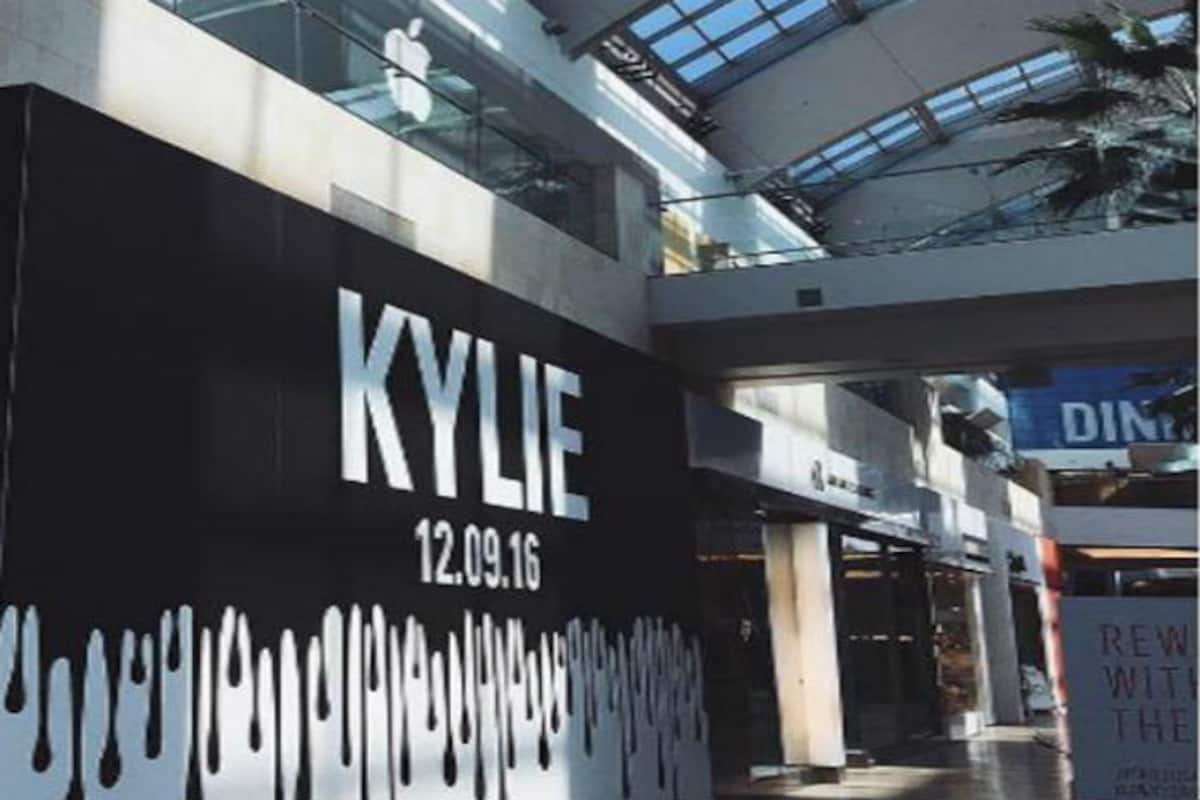 Kylie Jenner opens pop-up shop in Los Angeles