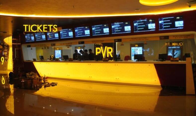 Will Maharashtra Shut Theatres, Malls to Curb Rising Omicron Cases? CM Thackeray to Take Final Call Soon