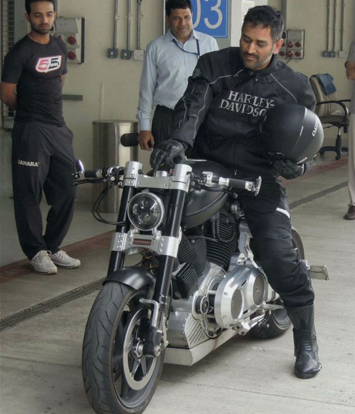 dhoni biker1