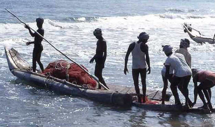 10 Tamil Nadu fishermen arrested by Sri Lankan Navy | India.com