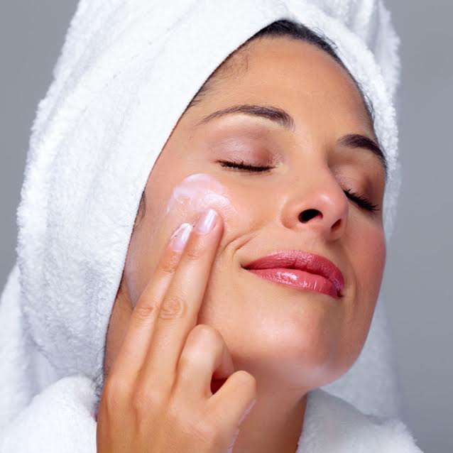 How To Apply Foundation 6 Simple Steps To Apply Foundation To Get Flawless looking Skin India