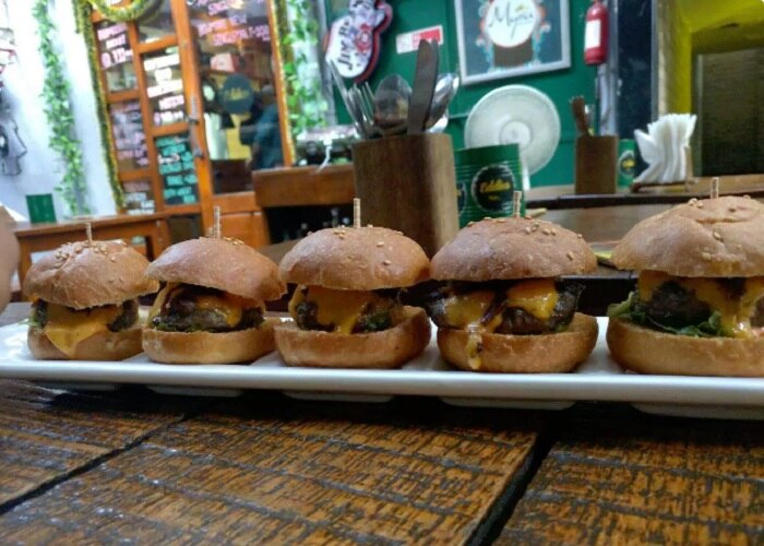 Best Burger Joints In Mumbai For All Budgets: Top 20 Restaurants For ...