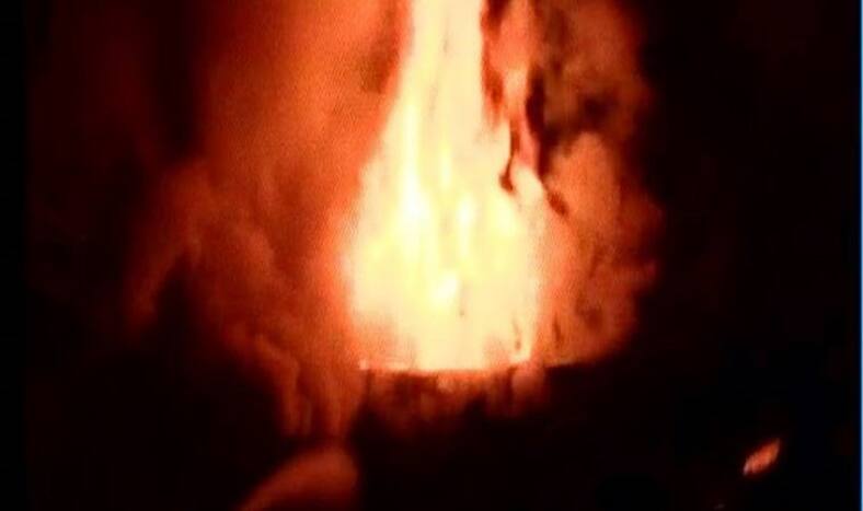 Kolkata: Massive fire breaks out at a chemical factory, 2 firefighters injured (Watch Video)