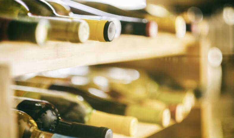 दिल्ली: जब्त की गई शराब बाजार मूल्य से 25 फीसदी कम कीमत पर खरीद सकेंगे, सरकार ने दिए आदेश